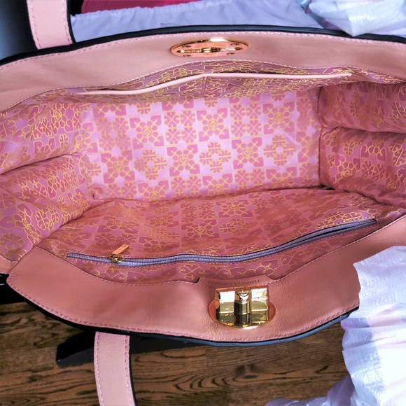 "SOLD" - Femme de Cupcakes Maui tote (New) - Picture 5 of 8